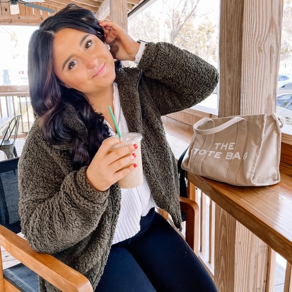 Hi, I'm Bri! Owner of Magic Moon - Picture 3 of 5